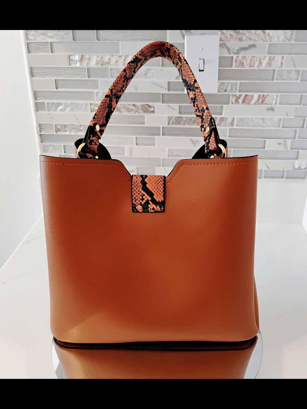 NEW Bucket Crossbody Bag & Pouch - GHW and Vegan Leather - Picture 3 of 10